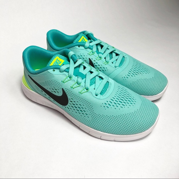 Nike Shoes - Nike Free RN